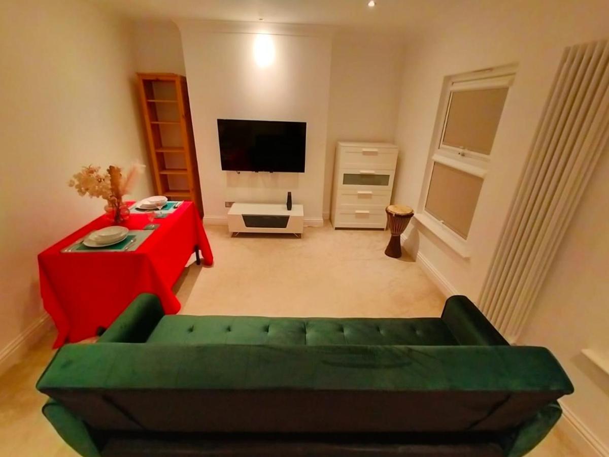 Fully-equipped Flat In The Of London. Appartamento Londra