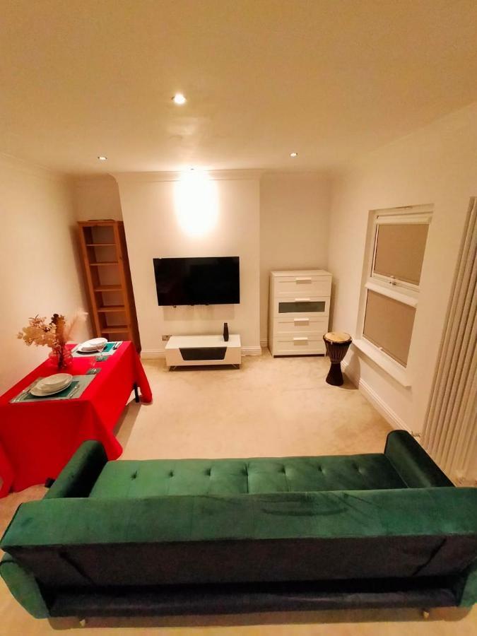 Fully-equipped Flat In The Of London. Appartamento
