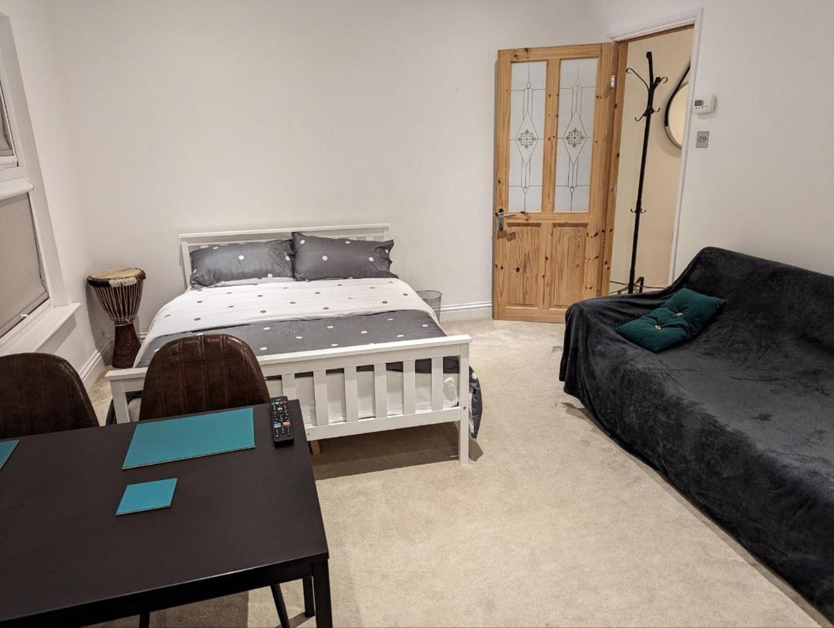 Fully-equipped Flat In The Of London. Londra